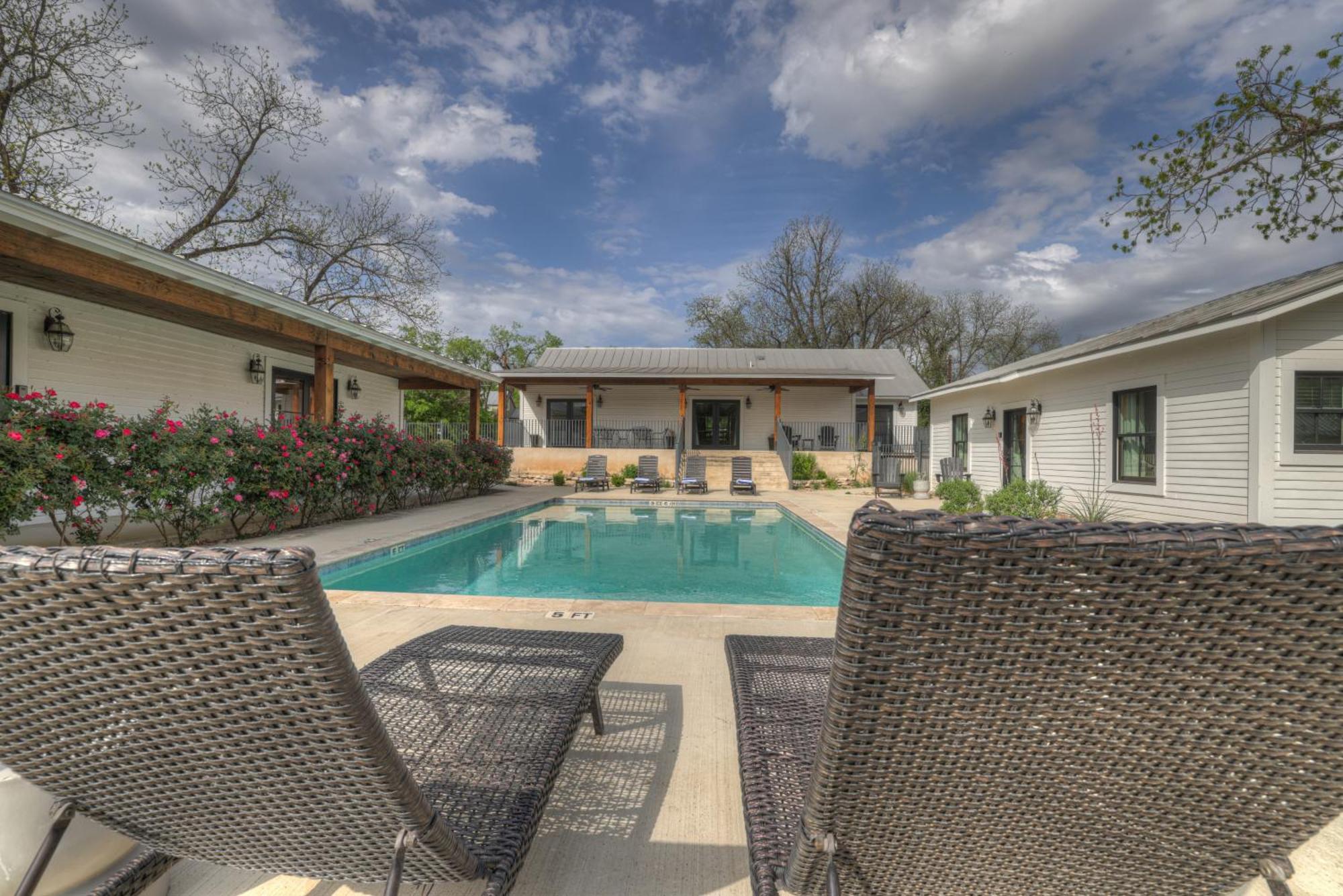 Schubert Inn Cottage - Pool - Walk To Main St Fredericksburg Eksteriør bilde